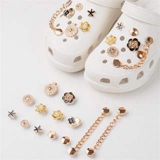   Crocs charms med kæde, perler og blomster - 13 stk